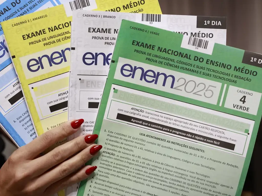 Espelho da redação do Enem 2025 apresenta inconsistências nas notas
