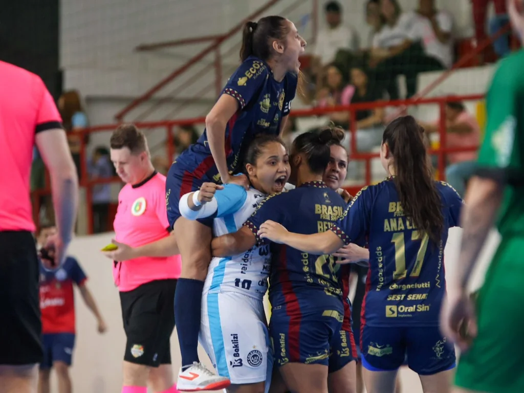 Celemaster jogo em casa em busca da liderança na Liga Gaúcha