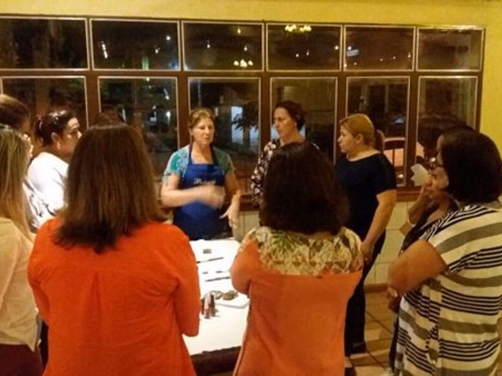 Educadores participam de atividade de formação continuada