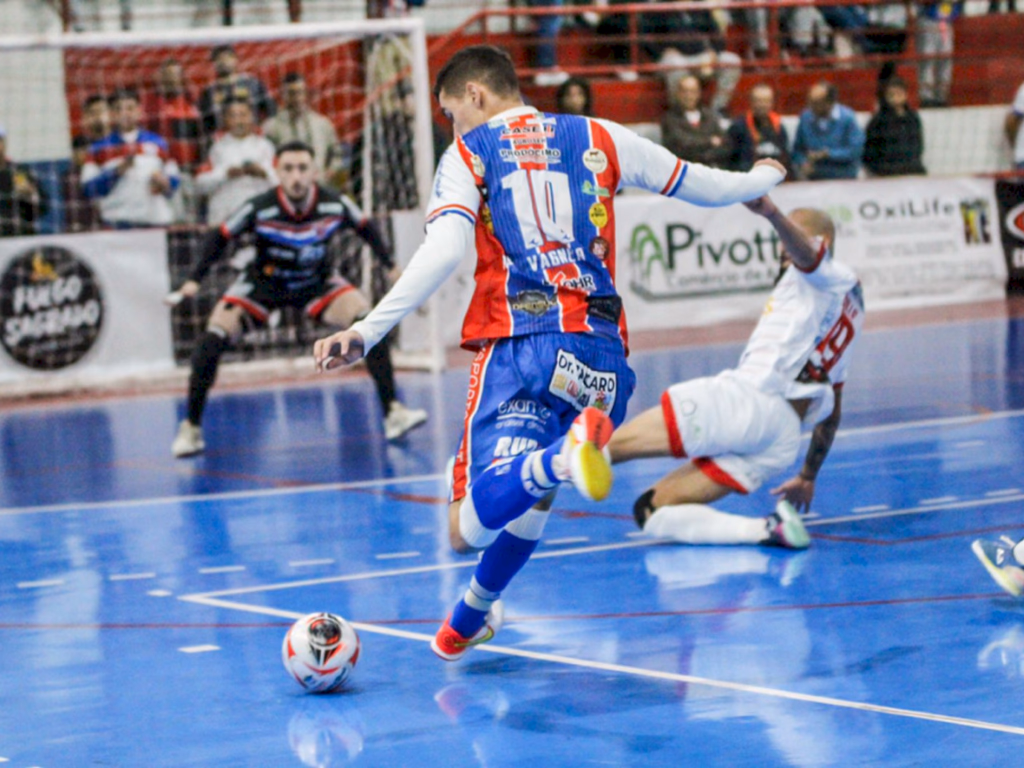 AEU termina a fase de grupos com goleada e sem derrotas