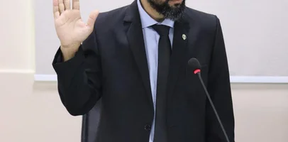 Gabriel Martines toma posse como vereador