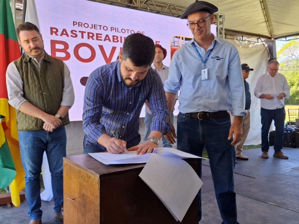 Seapi e Embrapa firmam parceria para projeto de rastreabilidade