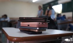 MEC vai avaliar impacto da restrição de celulares nas escolas