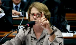 Incêndio atinge caminhões na Santos Dumont