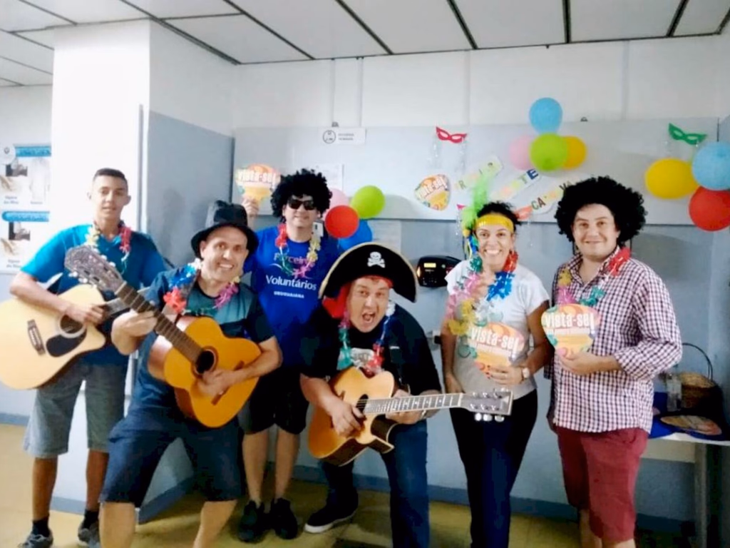 ‘Serenata de Carnaval’ leva mensagem de carinho e alegria na Santa Casa