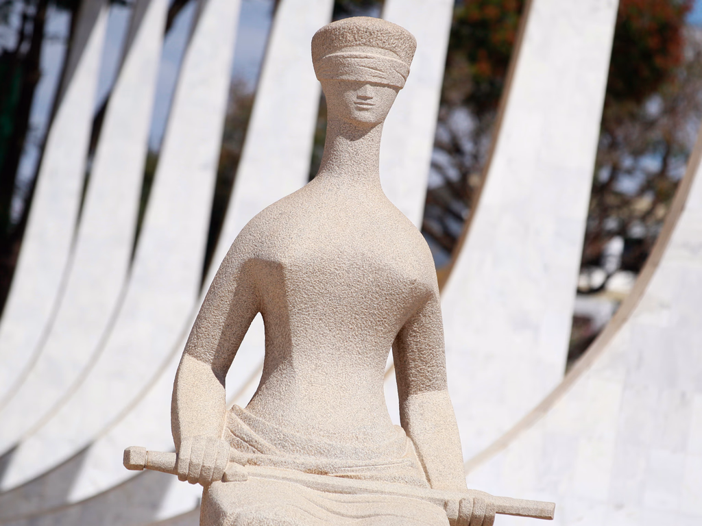 STF recebe pedidos de suspensão de PEC que limita atuação da Corte