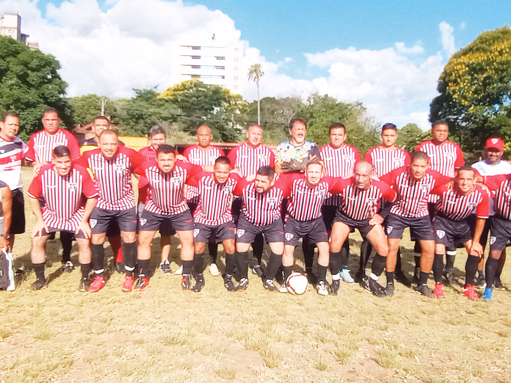 Azulão vence Boca Júnior e assume liderança