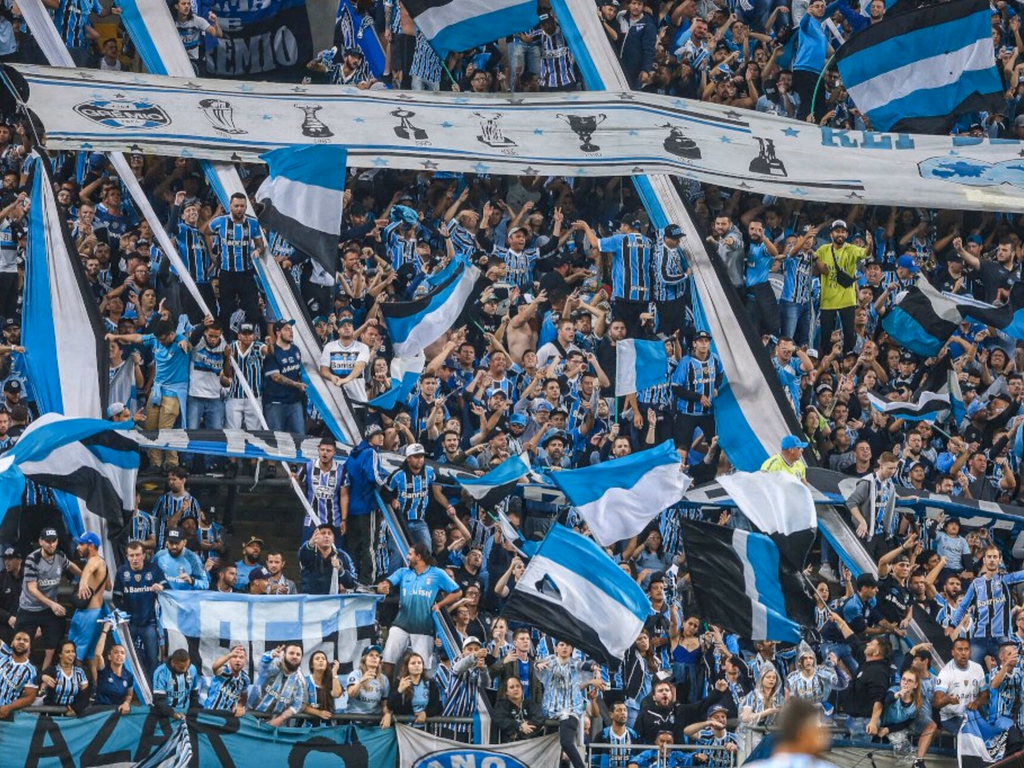 Após atos de vandalismo Justiça suspende torcidas do Grêmio