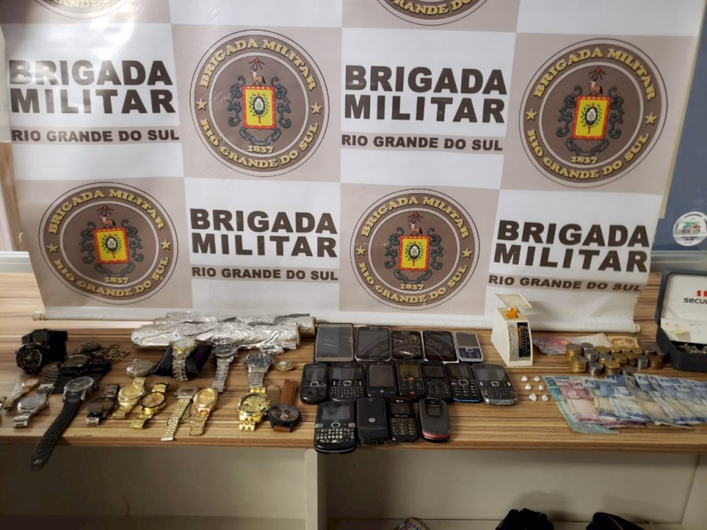 Traficante e cliente são presos em flagrante