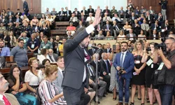 Rodrigo Maia é reeleito e Davi Alcolumbre presidirá o Congresso