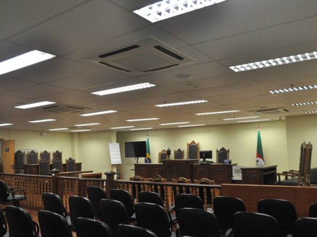 Promotor quer levar três acusados a júri popular