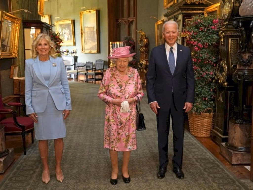Rainha Elizabeth II recebe Joe Biden e esposa