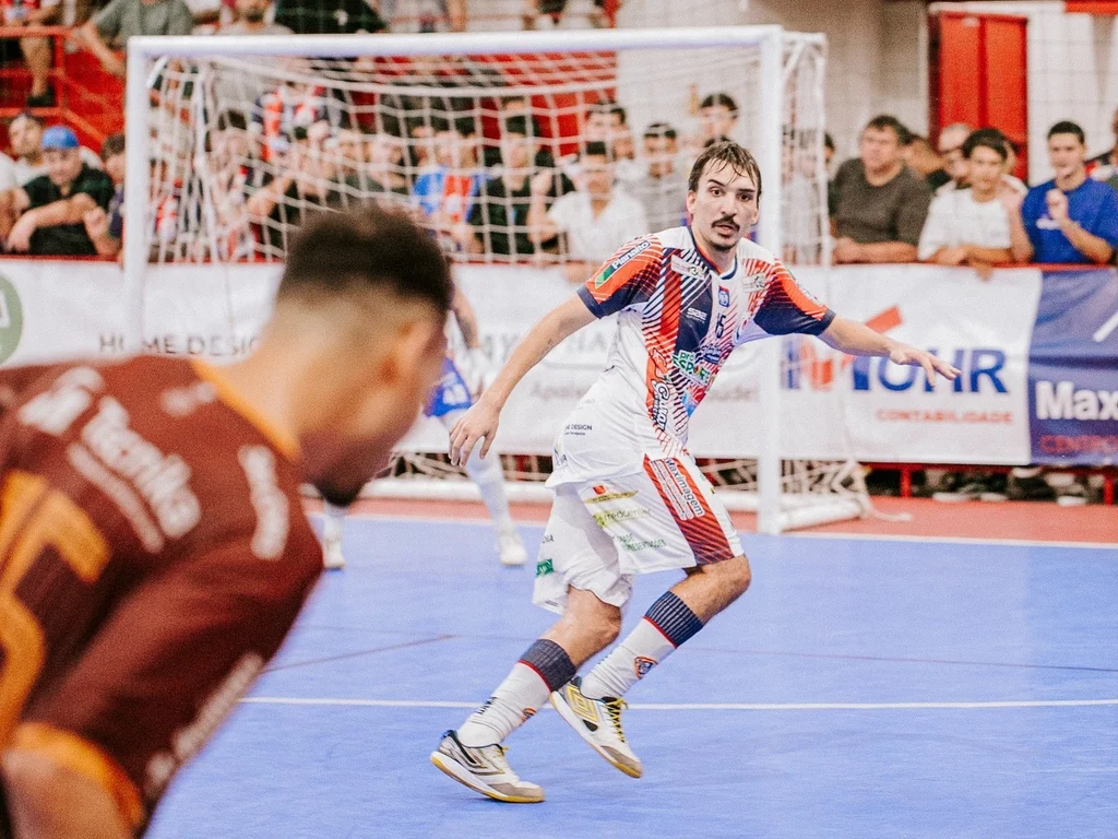 Líder invicta, AEU encara desafio em Três de Maio