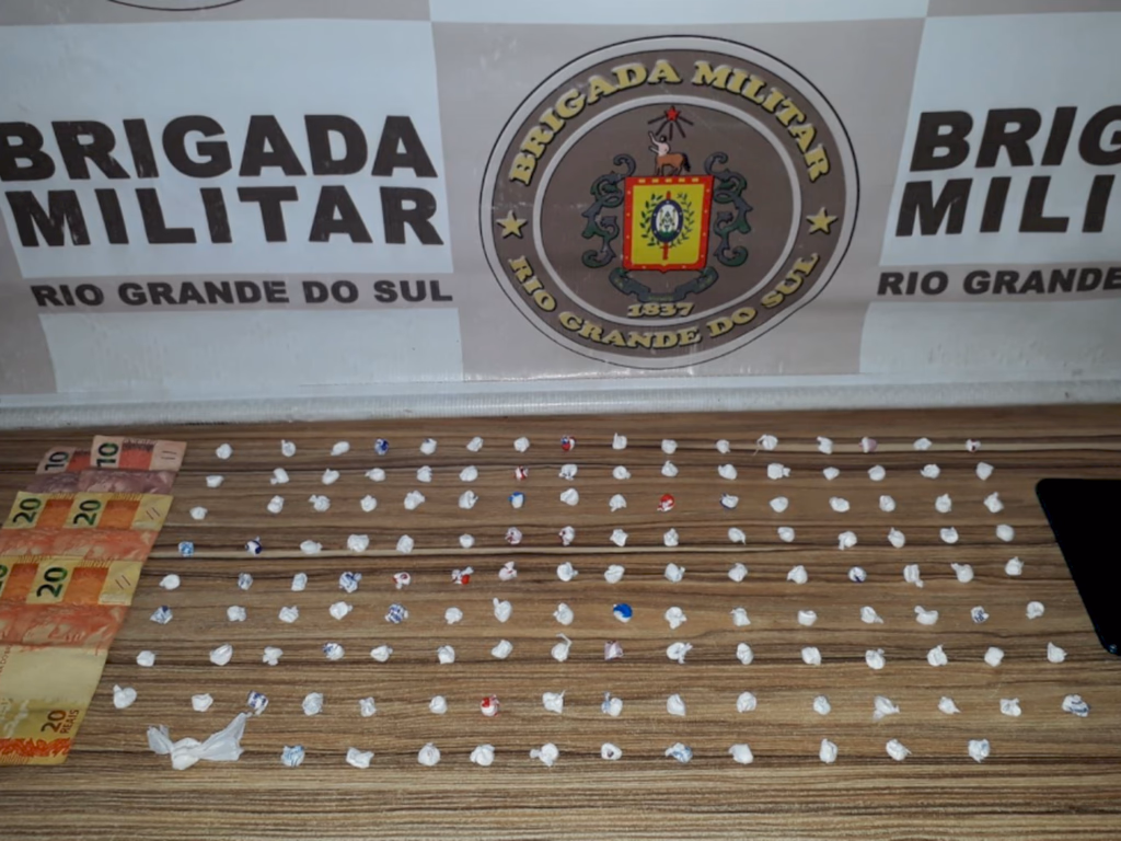 Menor é apreendido com 140 porções de cocaína