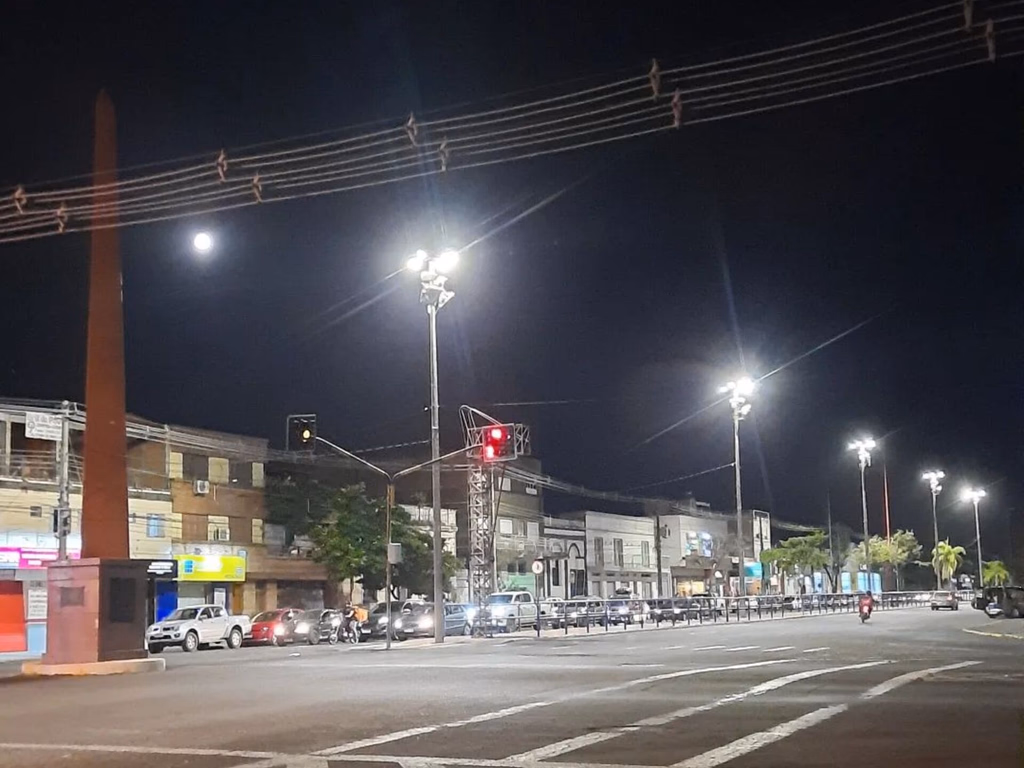 Avenida Presidente Vargas passa a contar com iluminação de LED