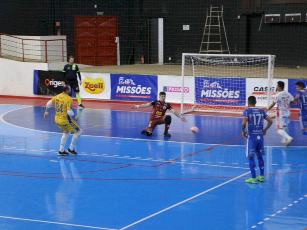 Uruguaianense vence Sercesa, de Carazinho, por 5×3 e consegue reabilitação na competição