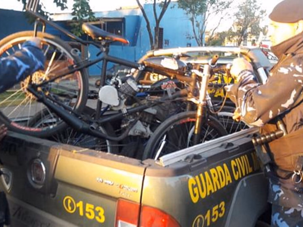 Adolescentes são detidos tripulando ciclomotores no centro