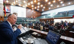 Gabriel Souza discute construção de pontes internacionais com o Itamaraty