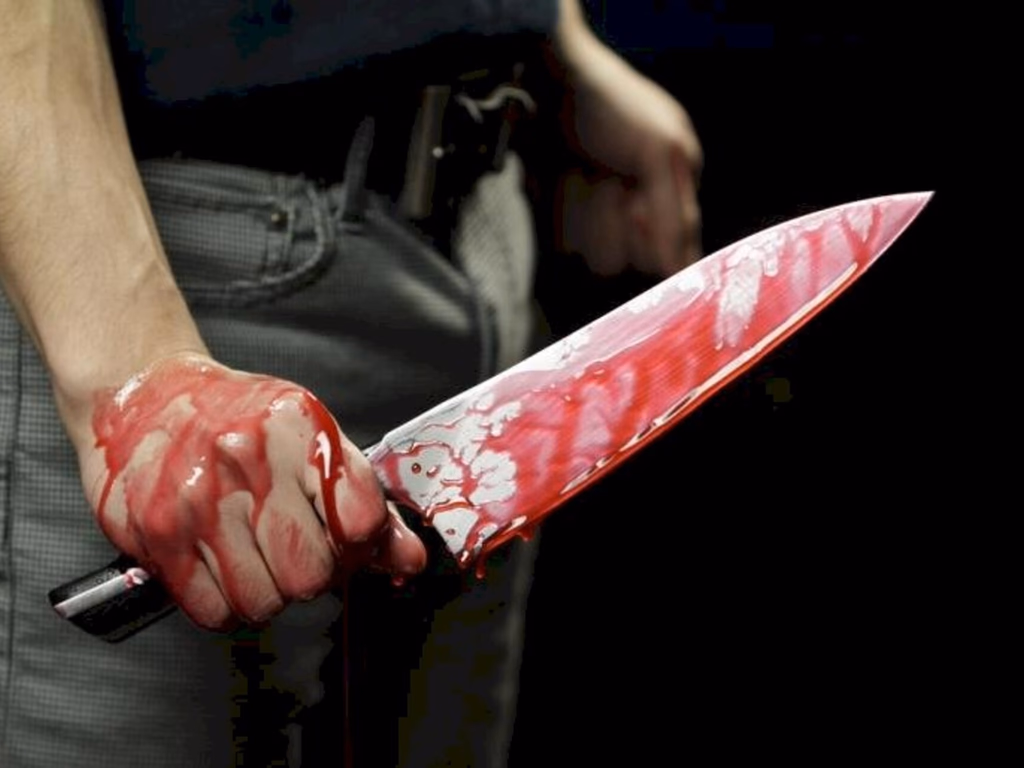 Homem é esfaqueado pelo ‘ex’ da companheira