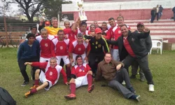 Benfica vence e mantém liderança