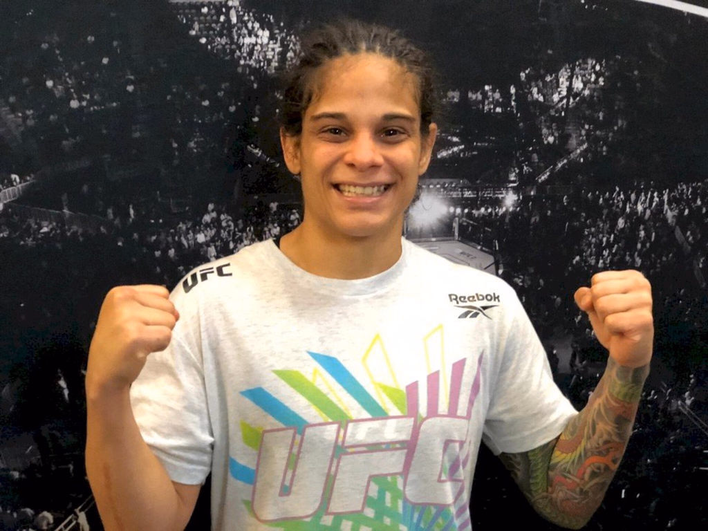 Livinha Souza encara Randa Markos no dia 23 de outubro