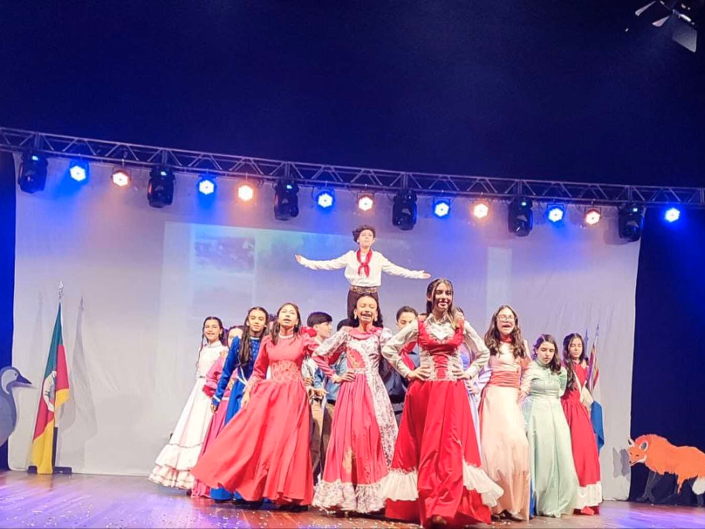 Noite da Cultura Gaúcha encerrou a Semana Farroupilha no município