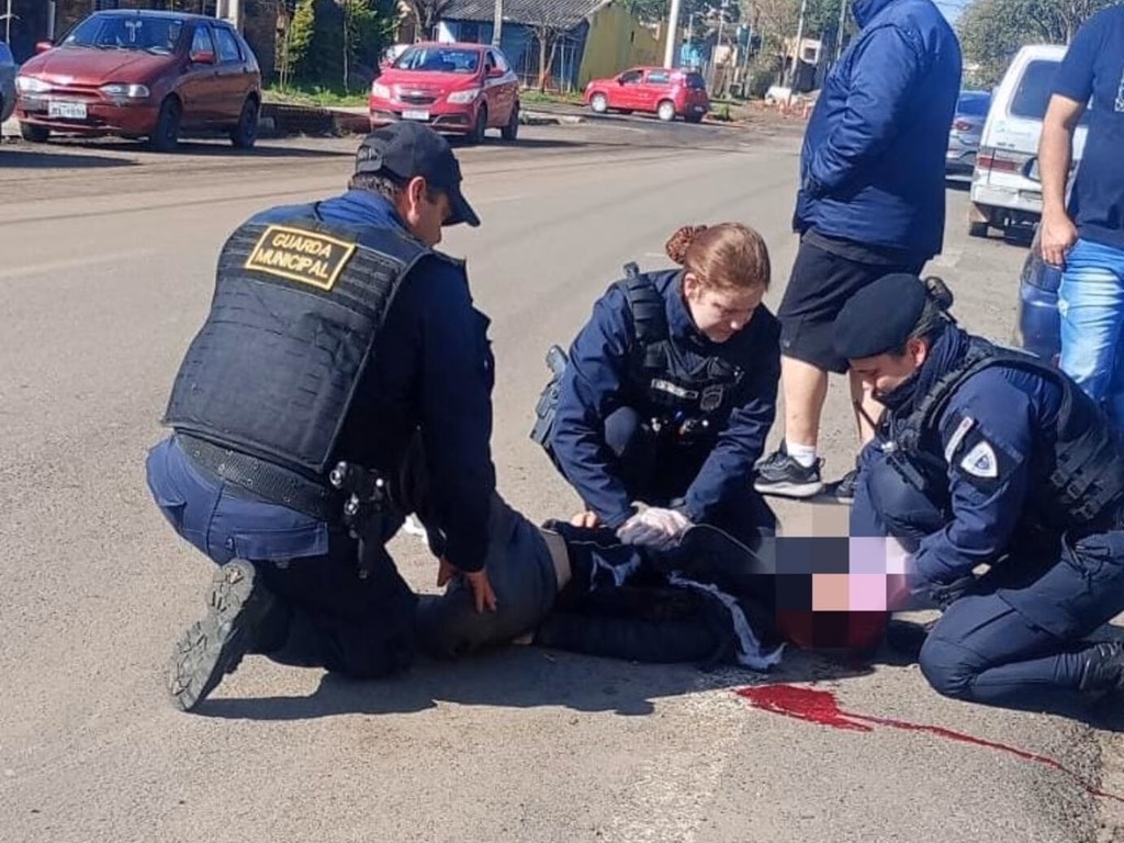 Guardas municipais salvam vida de vítima de atropelamento