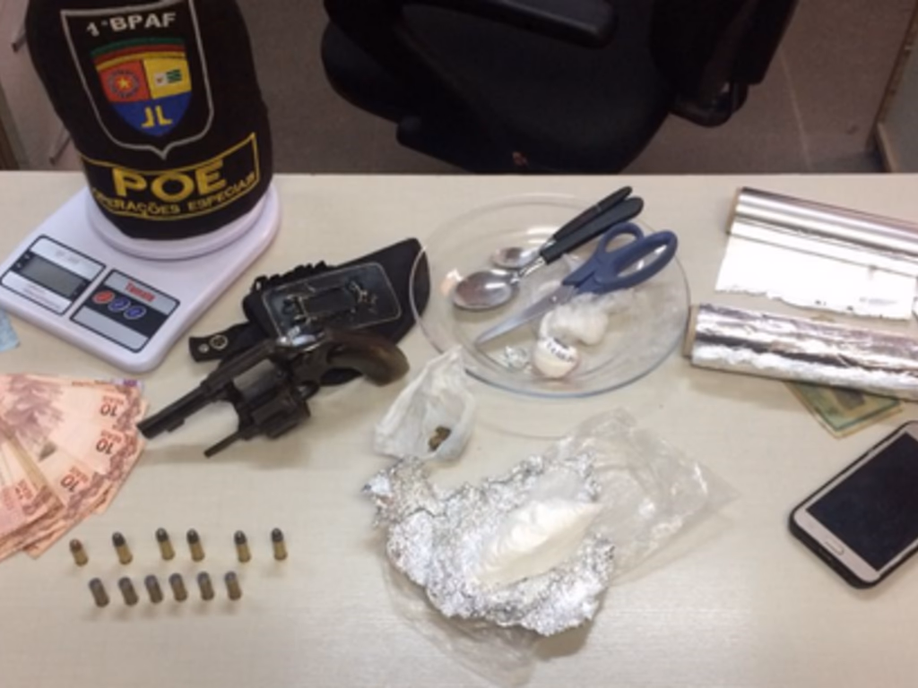 BM prende quatro pessoas por tráfico