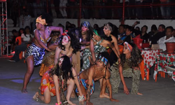 Feijoada beneficente reúne cerca de 280 pessoas