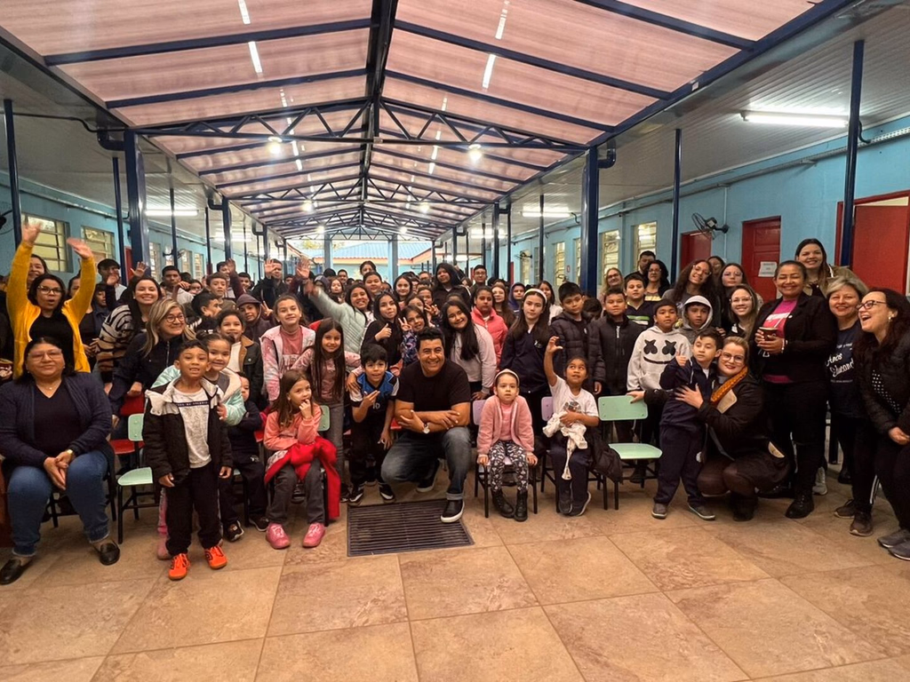 Município recebe doação de livros através de projeto cultural