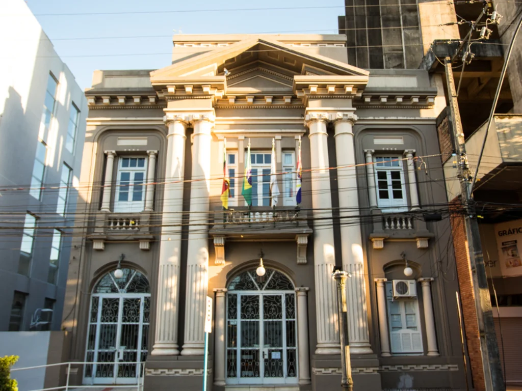 Câmara vota projetos sobre 13º salário dos servidores municipais nesta terça