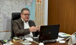 Mais de 60 pessoas são flagradas em festa clandestina