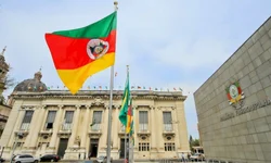 Particularidades do ensino híbrido são discutidas em reunião