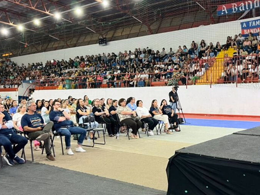 Palestra sobre inclusão escolar lota o Ginásio Municipal