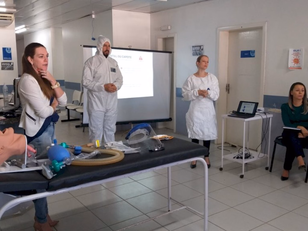 Santa Casa capacita profissionais para uso de EPIs