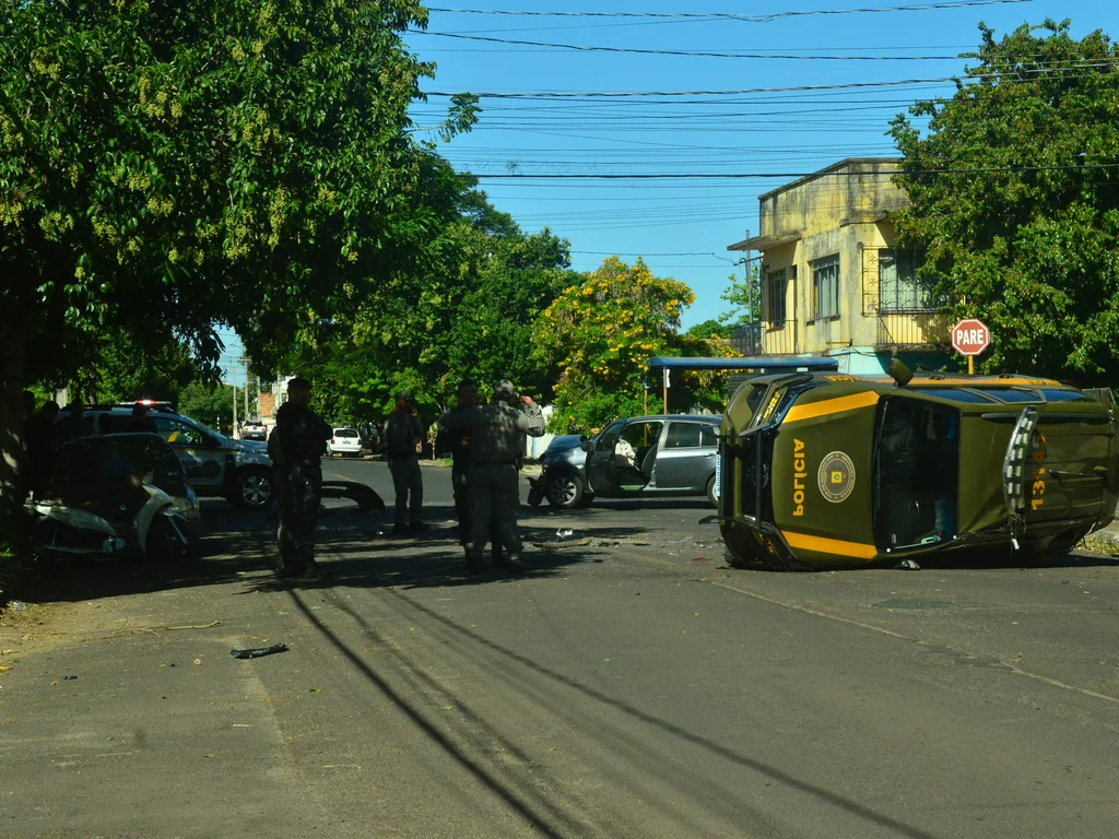 Viatura do 4º BP Choque tomba em acidente