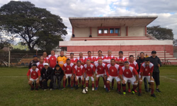 Benfica vence e mantém liderança