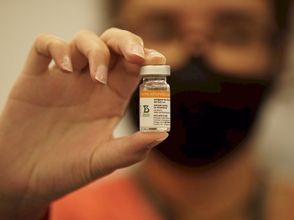 Secretaria de Saúde recebe doses pediátricas de CoronaVac