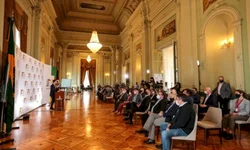 Bolsonaro anuncia auxílio para caminhoneiros autônomos