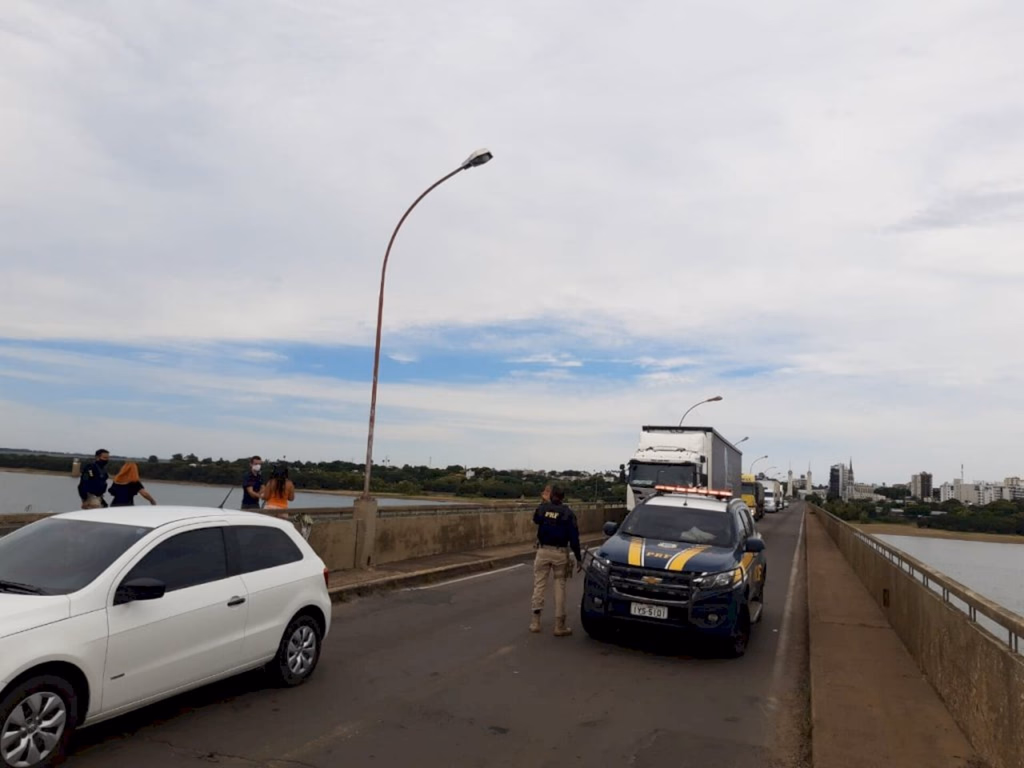 Argentinos protestam contra proibição de retorno ao país