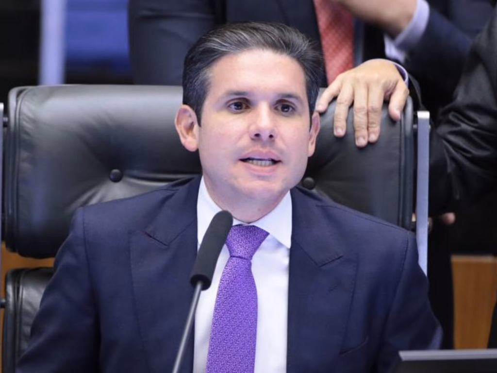 Deputados devem votar na próxima semana projeto de proteção infantil digital