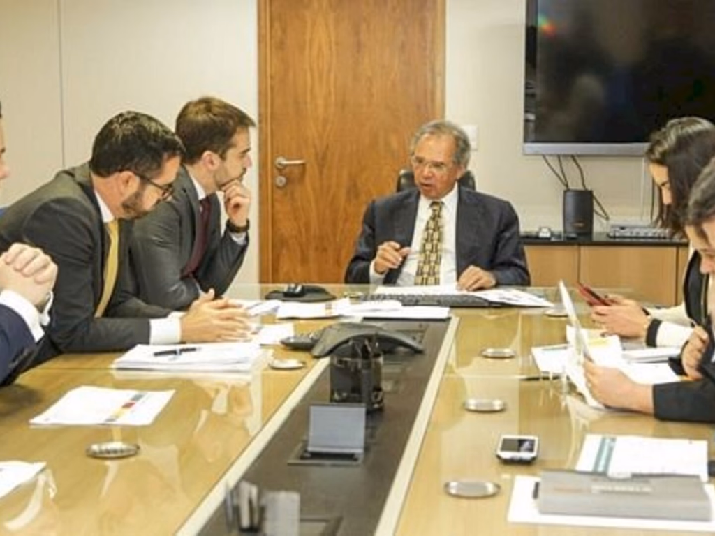 Ministro da Economia recebe Leite para tratar do RRF