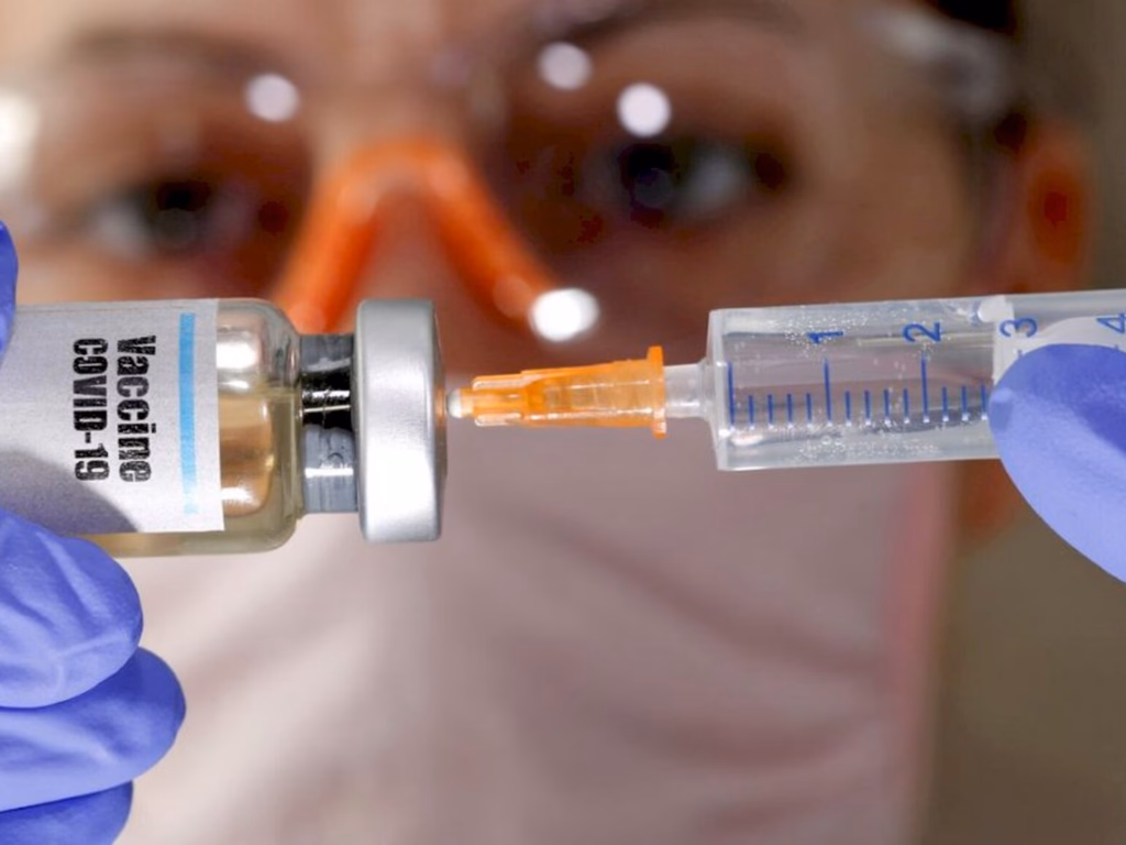 Vacinação contra a covid-19 com turno estendido acontece amanhã