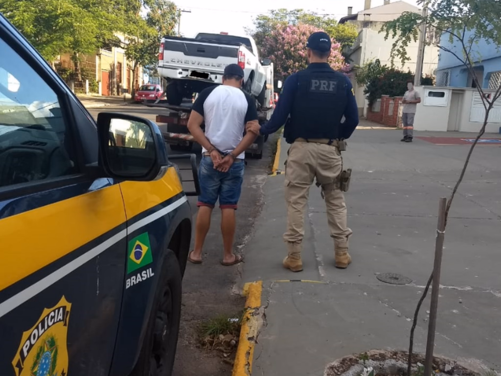 PRF prende homem por uso de documento falso