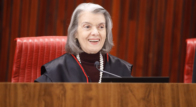 Cármen Lúcia conduz Aula Magna sobre violência contra a mulher