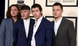 Red Hot Chili Peppers lidera as paradas com dois discos em um ano e vira marco