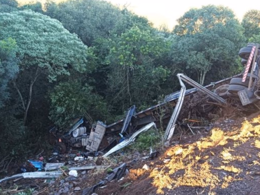 Caminhoneiro de Uruguaiana sofre acidente em Passo Fundo