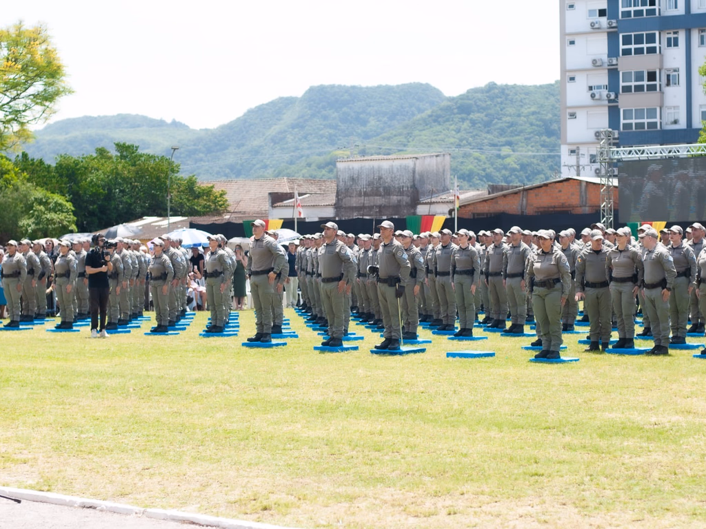 Brigada Militar promove novos sargentos e tenentes no 1º BPAF