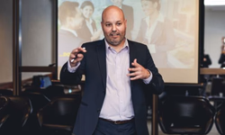 Cerca de duas mil pessoas participam do arrastão dos Rouxinóis