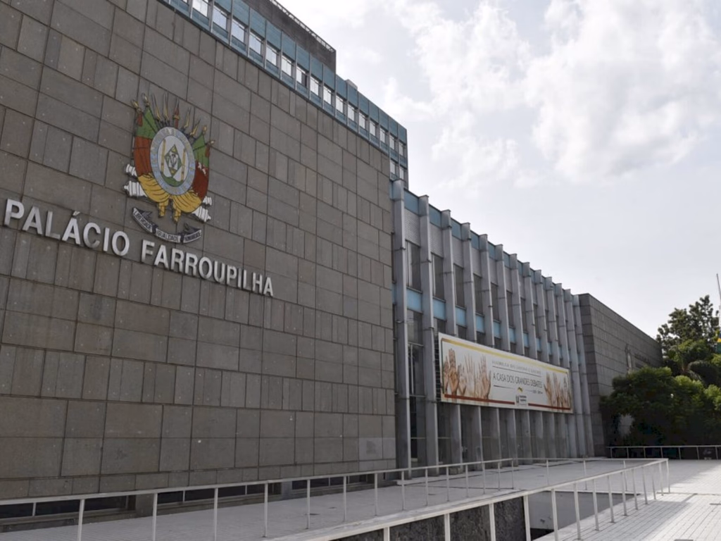 Desconto a servidores que receberam auxilio emergencial será votado nesta quarta